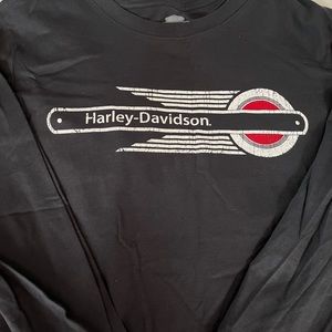 Like New! Intentionally distressed lettering.Women’s Harley Davidson Long Sleeve